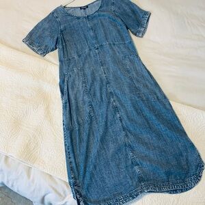 Denim Dress size Medium with Pockets